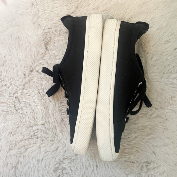 Sz 9 Cariuma Tennis Shoes - Picture 2 of 4